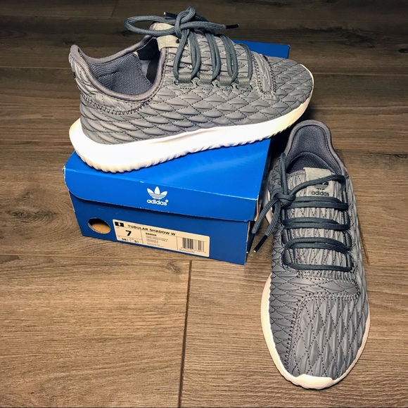 le adidas nwt pennino tubolare ombra in grigio poshmark originali. le adidas nwt pennino tubolare ombra in grigio poshmark originali.